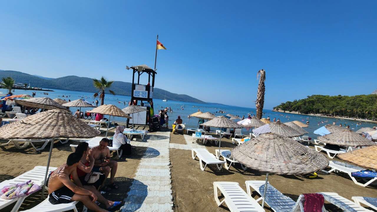 Sakin Kent Akyaka’da Gündüz Sahile Masa-Sandalye Düzeni Mavi Bayrak Kriterlerine Göre Sürecek 3